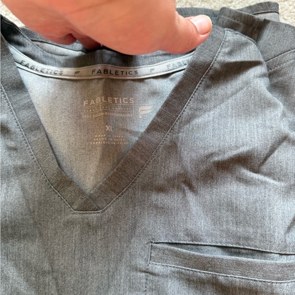 Fabletics Charcoal Women's Scrub Set - Picture 3 of 3